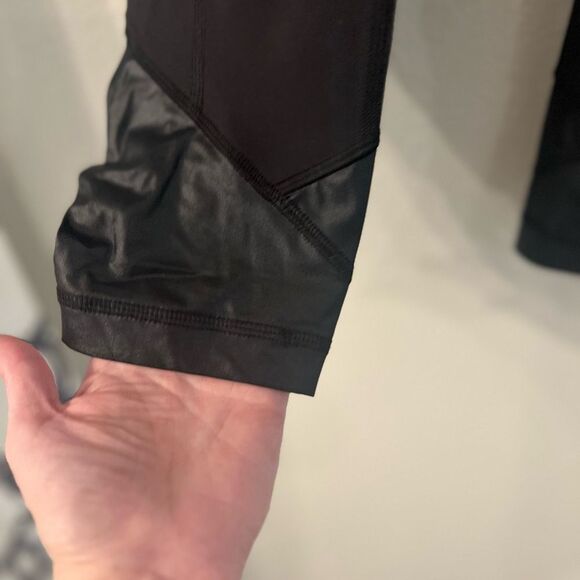 Lululemon Pace Queen Tight 7/8 Length Size 4 Black Reflective Full On Luxtreme - Picture 12 of 15